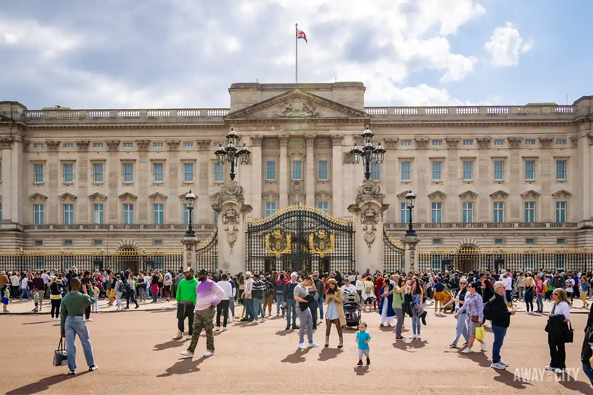 The front facade of Buckingham Palace in London, the official residence of the British monarch.