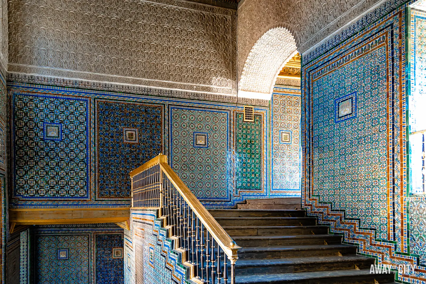 A picture of the intricate Azulejos tiles lining the staircase at Casa de Pilatos in Seville, showcasing traditional Spanish ceramic artistry.